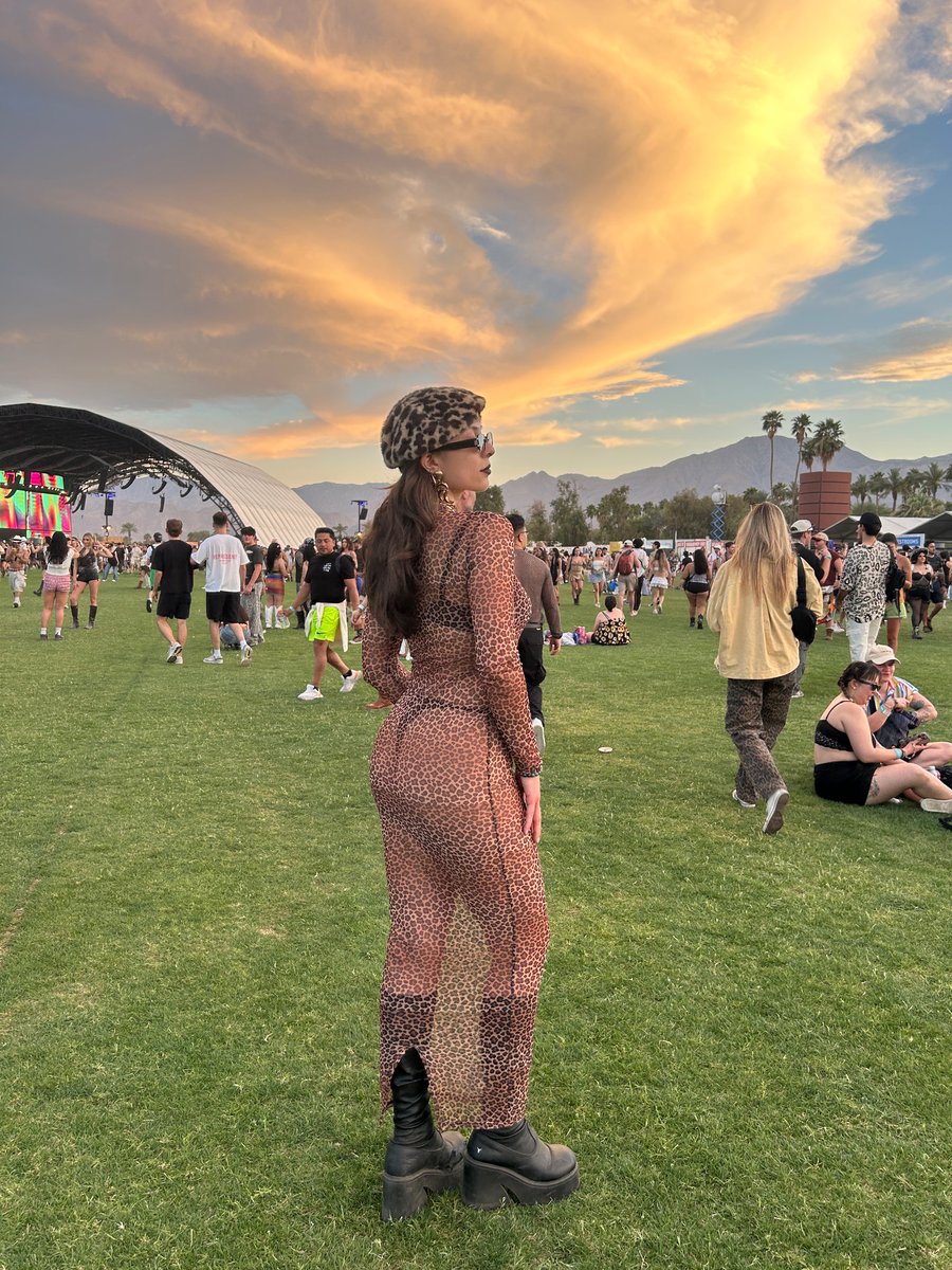 La_La_La_Lestie's tweet photo. HAPPY GAGACHELLA 🖤✨ https://t.co/u9whdnm6dF