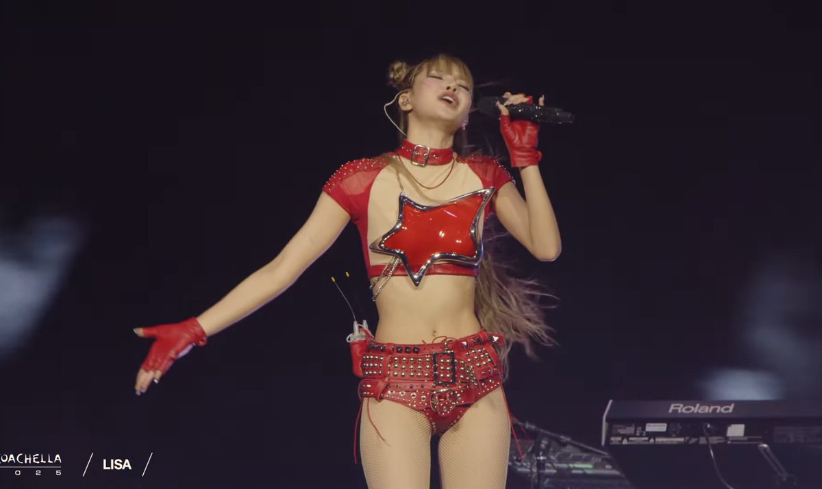 LISANATIONS_'s tweet photo. Half mil tweets! 

THAICONIC LISA COACHELLA
#LISACHELLA #Coachella2025 https://t.co/XN0jAVreCD