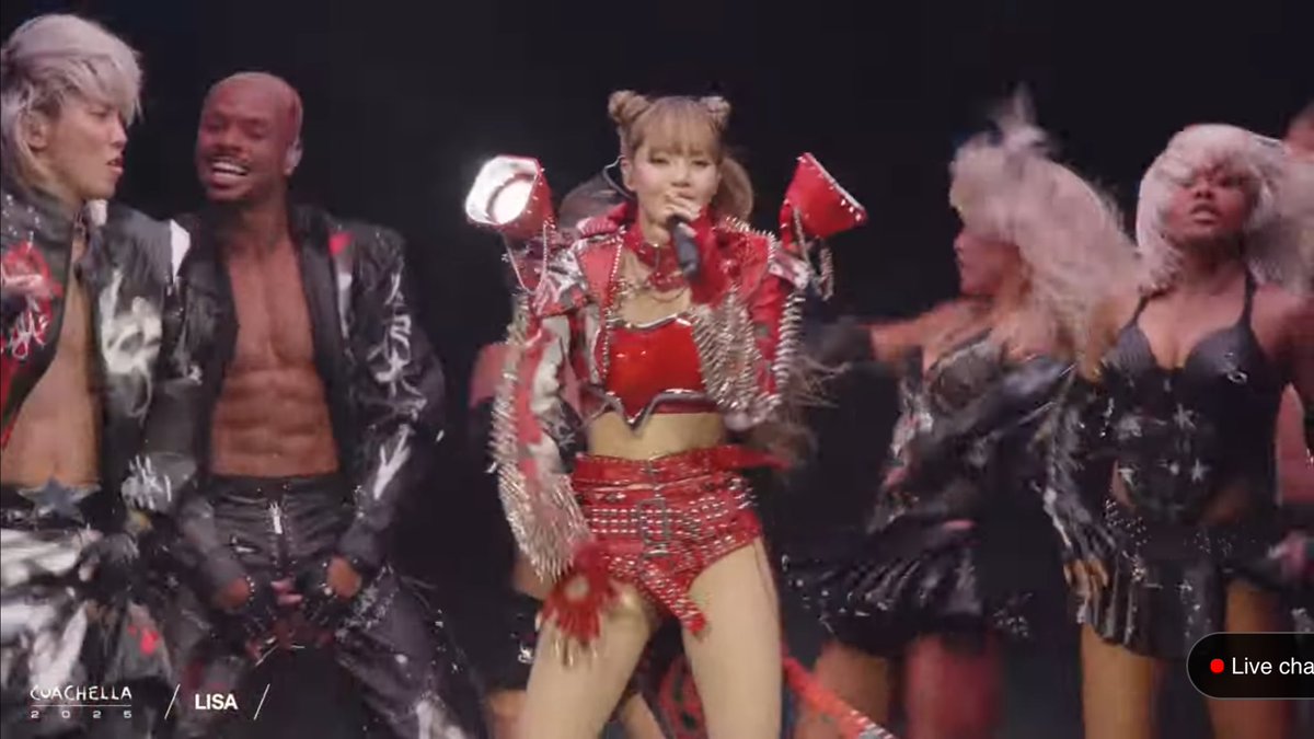 lisamygem's tweet photo. so much of an icon that she is the actual lighting yes 

THAICONIC LISA COACHELLA 
#LISACHELLA #Coachella2025 https://t.co/xQmk66uDLr