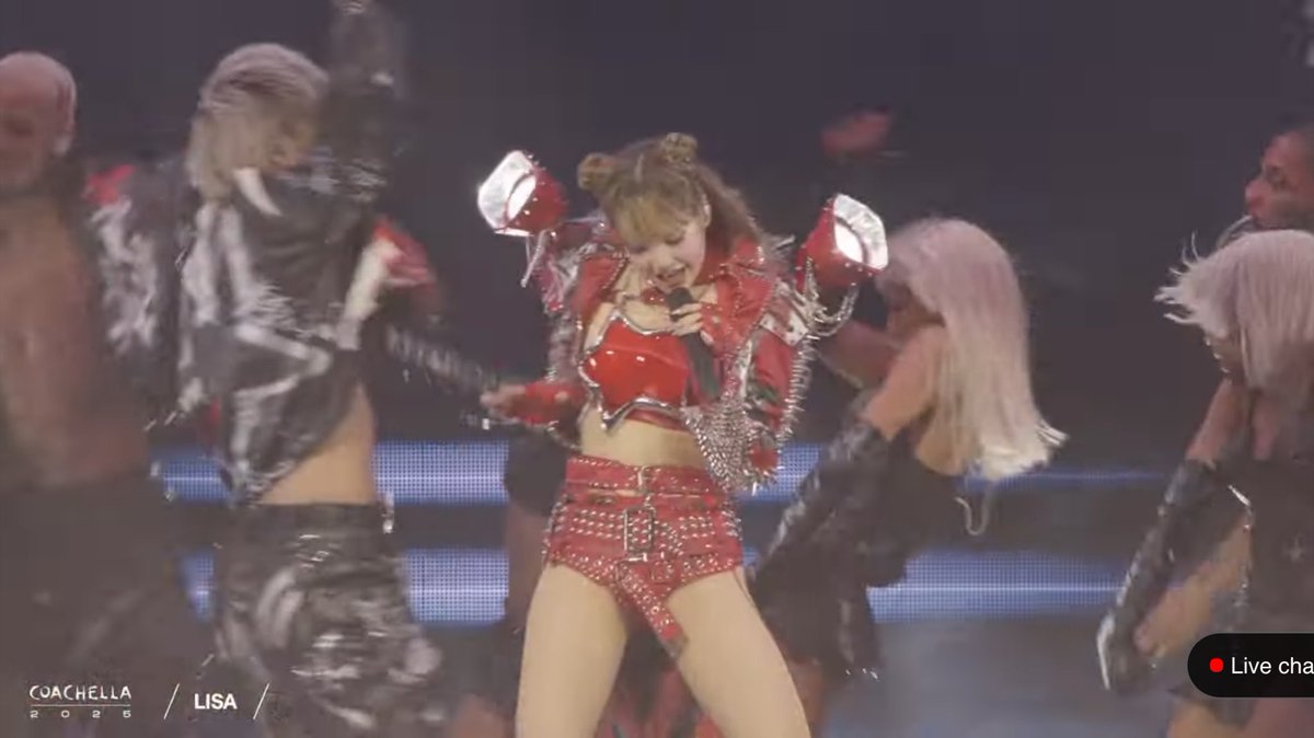 lisamygem's tweet photo. so much of an icon that she is the actual lighting yes 

THAICONIC LISA COACHELLA 
#LISACHELLA #Coachella2025 https://t.co/xQmk66uDLr