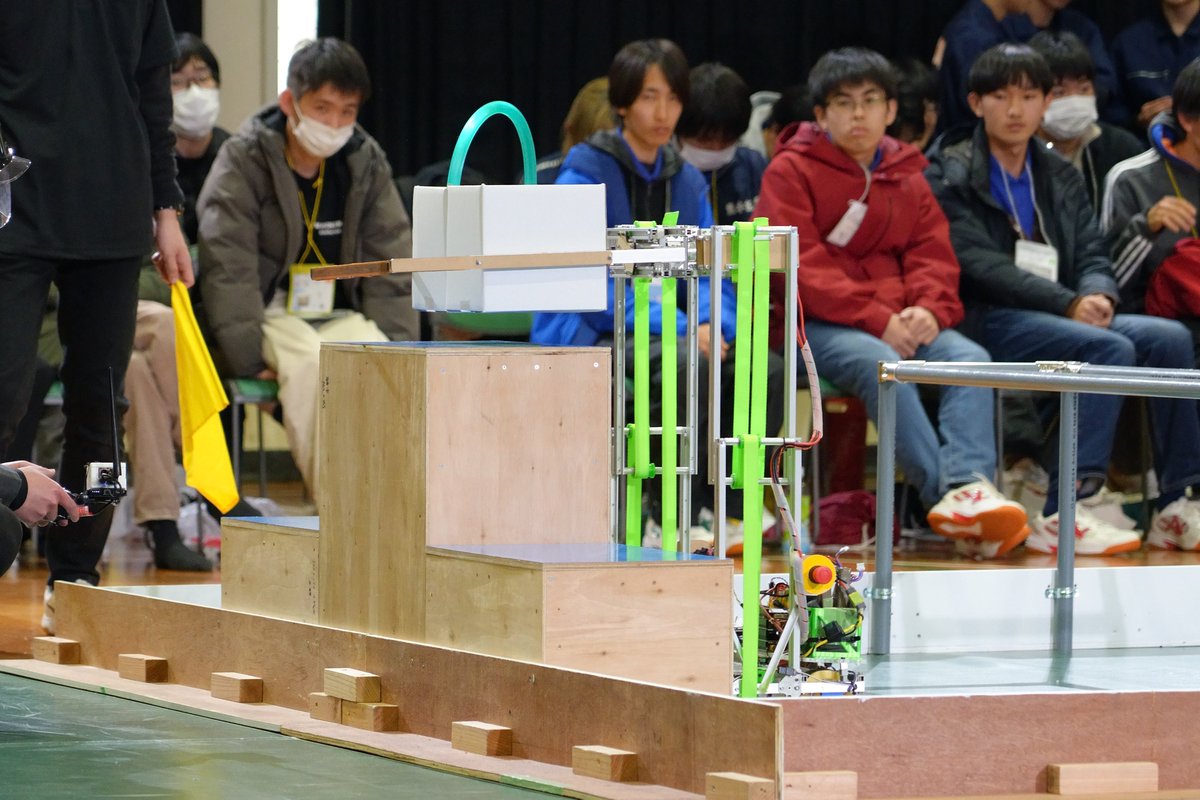 【共ロボ2025】
大分工業高等専門学校
プロジェクト名：オトドケ (ｵﾄﾄﾞｹ)

エキシビションでは４本のアームと同滑車によるダイナミックな展開を披露しました。

#共ロボ #ロボコン