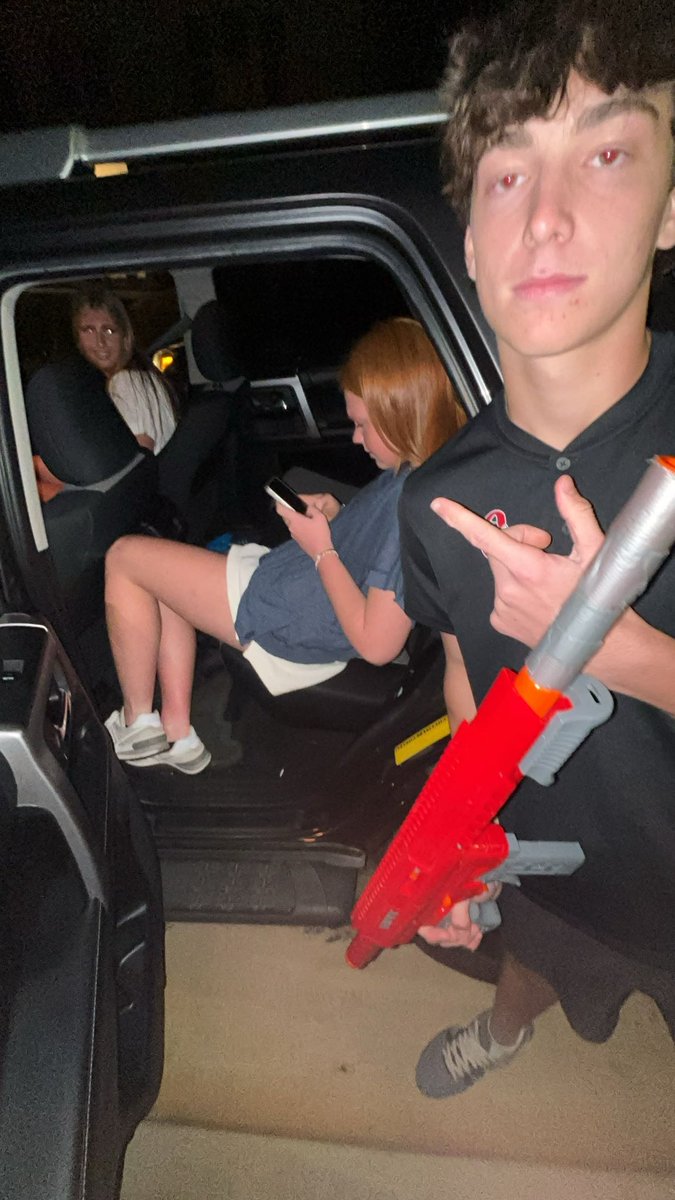 4_smores's tweet photo. walk in yo trap take over yo trap ayyyy🔥🔥🔥🔥@CHSwarriorsNerf https://t.co/AN4UBWfU9B