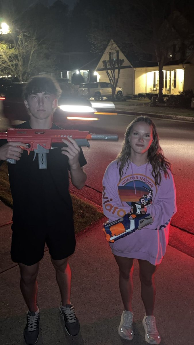 4_smores's tweet photo. walk in yo trap take over yo trap ayyyy🔥🔥🔥🔥@CHSwarriorsNerf https://t.co/AN4UBWfU9B