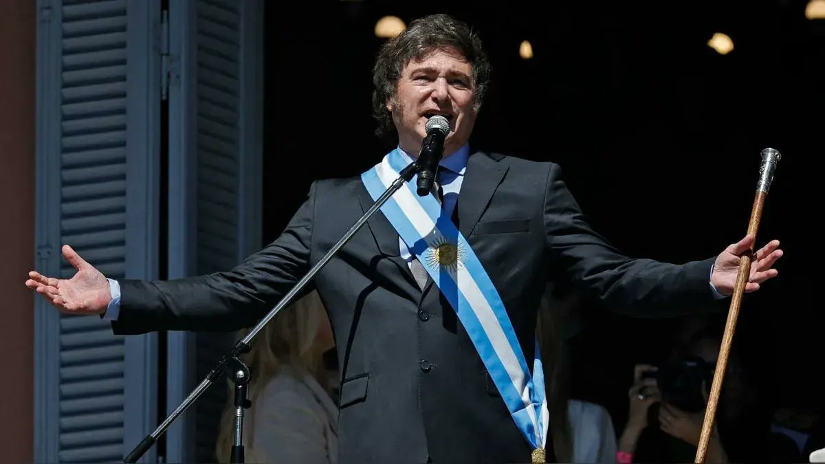 Muchas gracias por este gran momento Javier, desde que te conocí en el 2019 personalmente siempre dijiste lo mismo del CEPO y hoy por fin, podemos decirle adiós para siempre, estoy completamente feliz y orgulloso de vos, este es un gran logro para la mayoría de los argentinos 🇦🇷