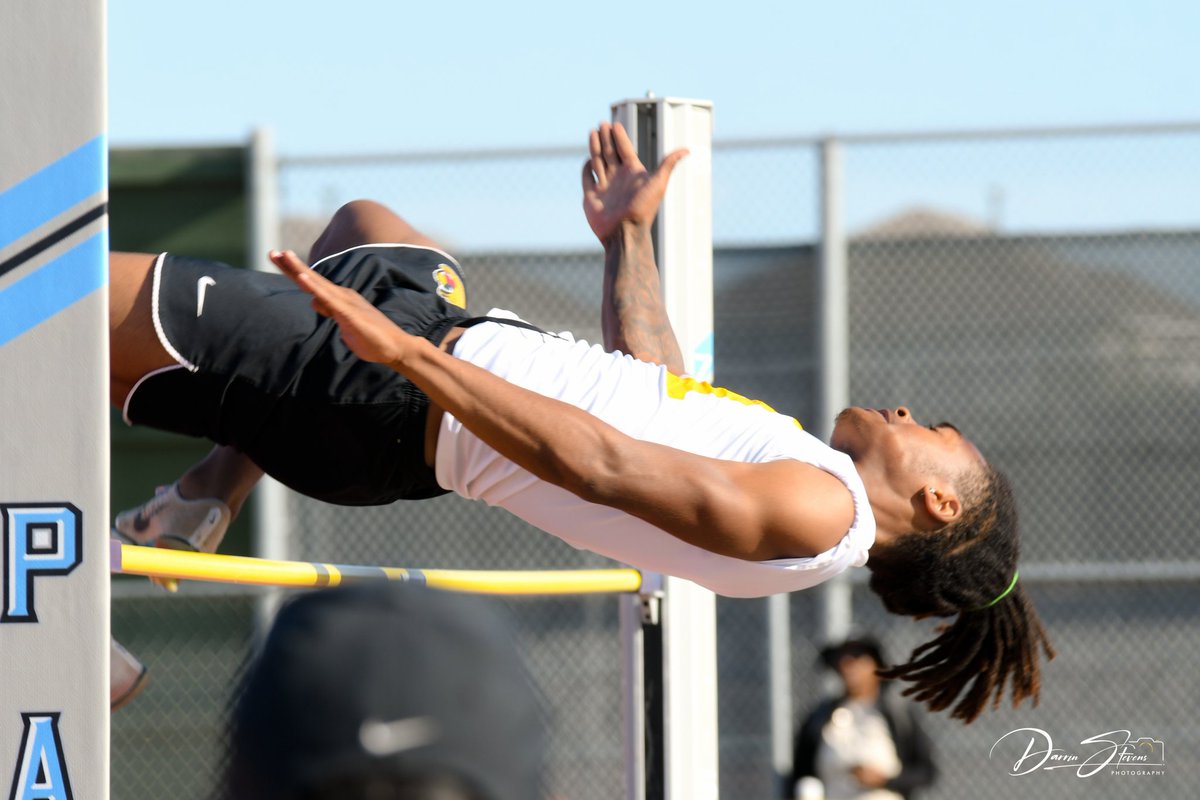 DarrinStevens09's tweet photo. Advancing to the UIL REGION III 6A, Track &amp; Field Championship in both the High Jump &amp; Long Jump @cannon_simeon Wishing You The Best King! @CoachScott009 @AliefHastingsTF @AliefHastingsFB @Coach_TD3 @coachcarter1911 @alief @UHCougarTF @CoachPowell17 https://t.co/GFu36QIEAC