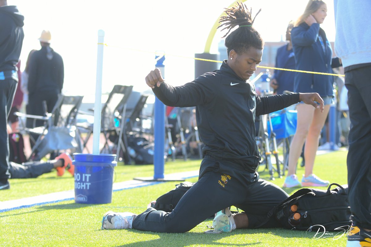 DarrinStevens09's tweet photo. Advancing to the UIL REGION III 6A, Track &amp; Field Championship in both the High Jump &amp; Long Jump @cannon_simeon Wishing You The Best King! @CoachScott009 @AliefHastingsTF @AliefHastingsFB @Coach_TD3 @coachcarter1911 @alief @UHCougarTF @CoachPowell17 https://t.co/GFu36QIEAC