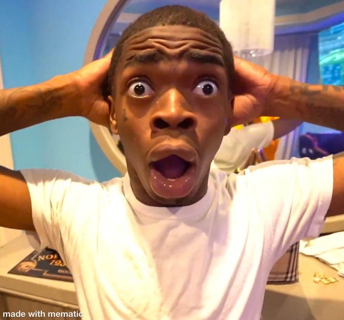 Eu quando a Collective Shøut consegue boicotar a Hoyoverse e conseguem remover o fan service e a sexualização do Genshin Impact:

(Se isso realmente acontecer, é pedir pra eu me aposentar do twitter selokooooo)