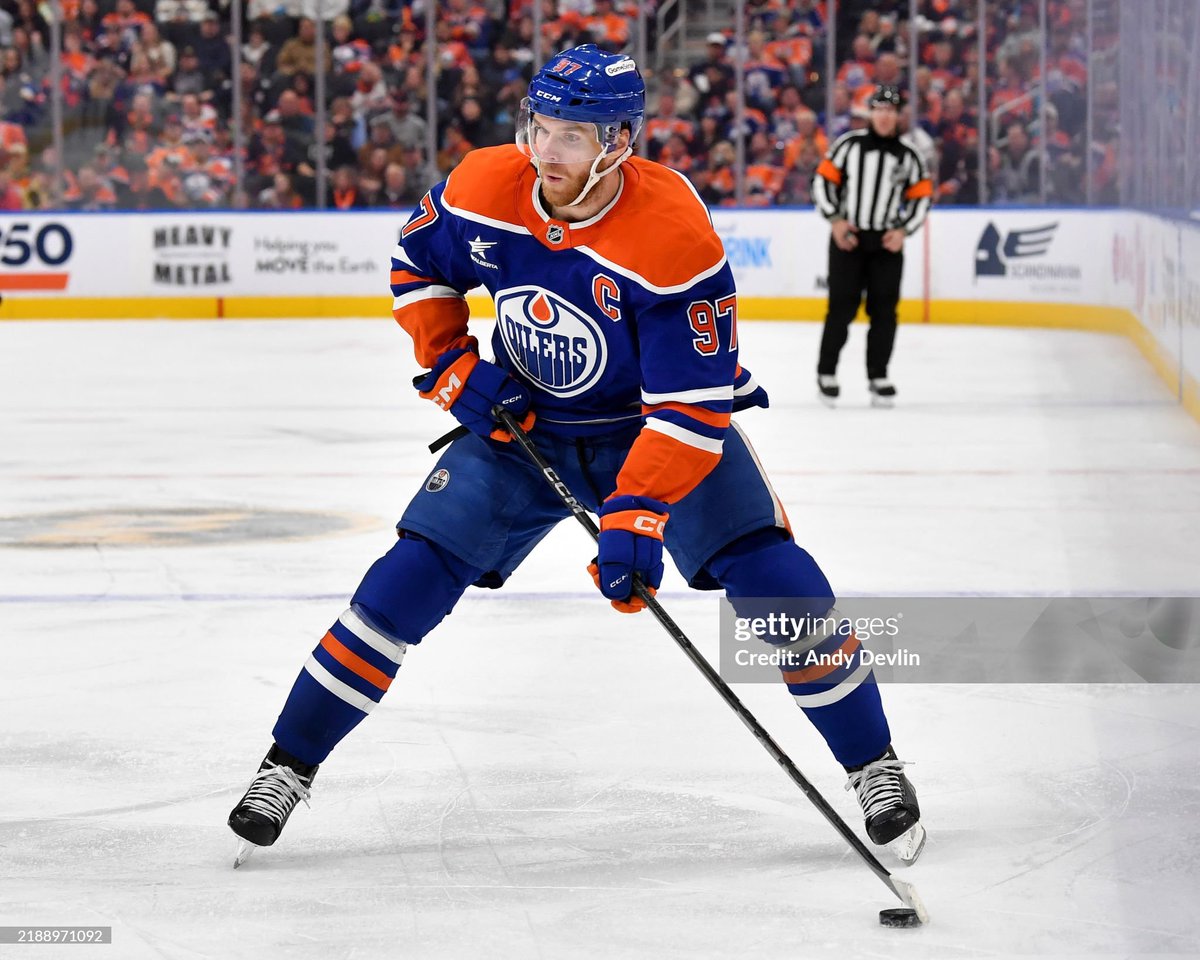 EricJFriesen's tweet photo. #Oilers Connor McDavid joins Wayne Gretzky and Mario Lemieux as the only players in NHL history to record seven 70-assist seasons! #LetsGoOilers https://t.co/Wk5haUkAry