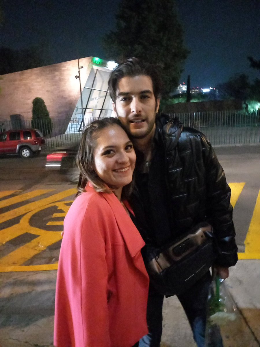 CvaGtz's tweet photo. El momento más conmovedor de mi vida con el gran actor #ElAngelDeAurora #MeAtrevoAmarte @JuanPGilSinaloa #JuanpabloGil https://t.co/SxiWXnujrm