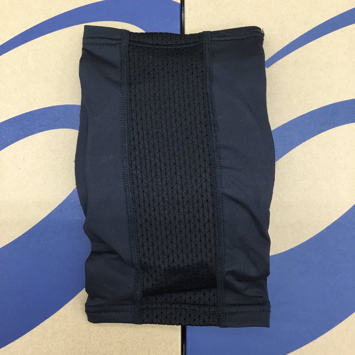 zyuenvolleyball's tweet photo. アシックスのひざサポーターが再入荷‼️
🌟膝裏がメッシュ生地なのでムレにくい‼️
これからの季節にオススメ👍
品番:3053A148
1個入り税込¥2,420
サイズ:M・L(男女兼用)
ひざまわり
M:約28cm~33cm
L:約32cm~37cm
ご来店お待ちしております😊
#asics #kneepad #supporter #volleyball https://t.co/6eLeR9hGUY