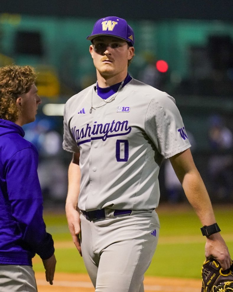 UW_Baseball's tweet photo. Big pitching from Big Zero. 

Through two innings, Yeager’s got four Ks ⛽️

E8 | UW 5, UCLA 2 https://t.co/0yaHNYeoub