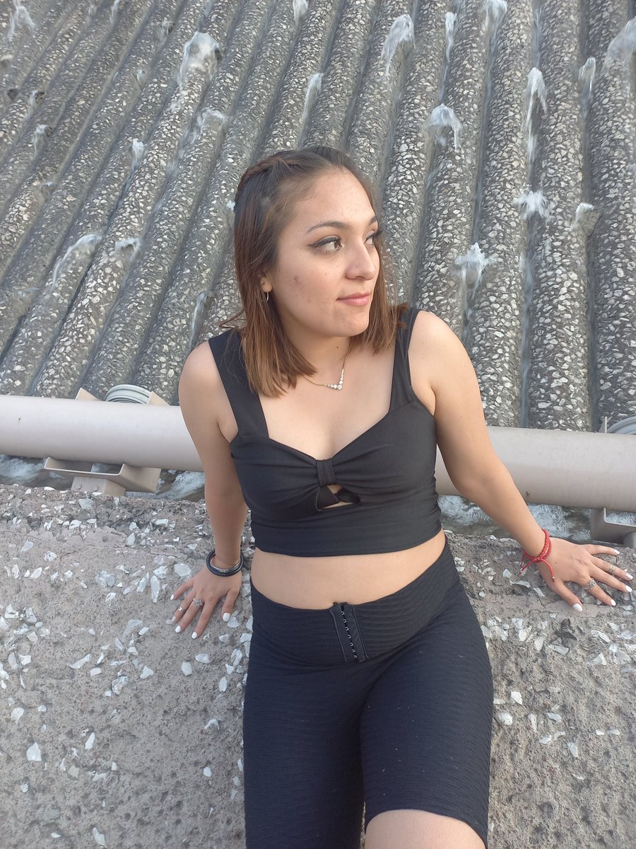 CvaGtz's tweet photo. Solo agradecida por el momento y los instantes de la vida. Vive al 100, cuando mueras nada te llevas solo lo aprendido.  #BeatrizMoraya #MiCorazónEstuyo https://t.co/o5OezxHyoj
