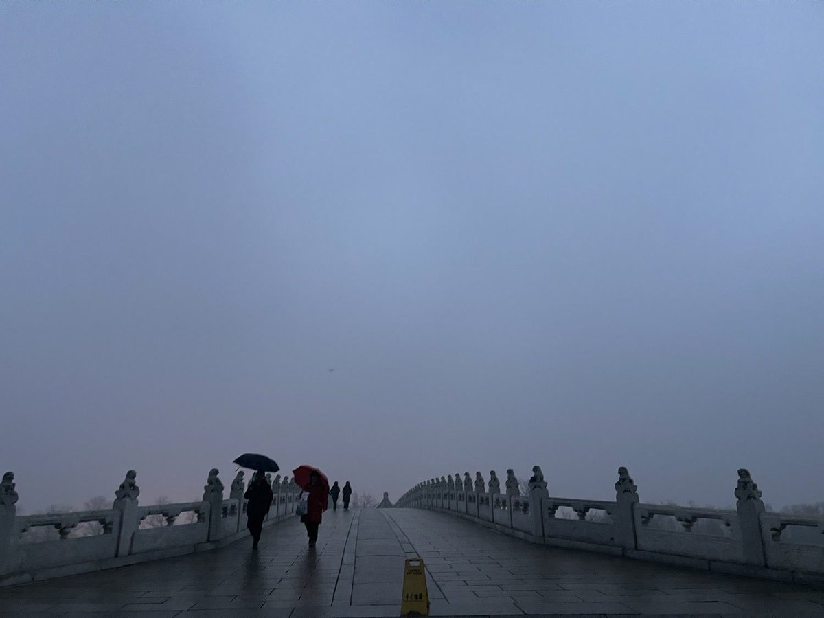 MothershipSG's tweet photo. China warns people under 50kg to stay indoors amid strong wind alert as they may be 'easily blown away' https://t.co/Grm2kASfMO https://t.co/QdMbmcHqUU