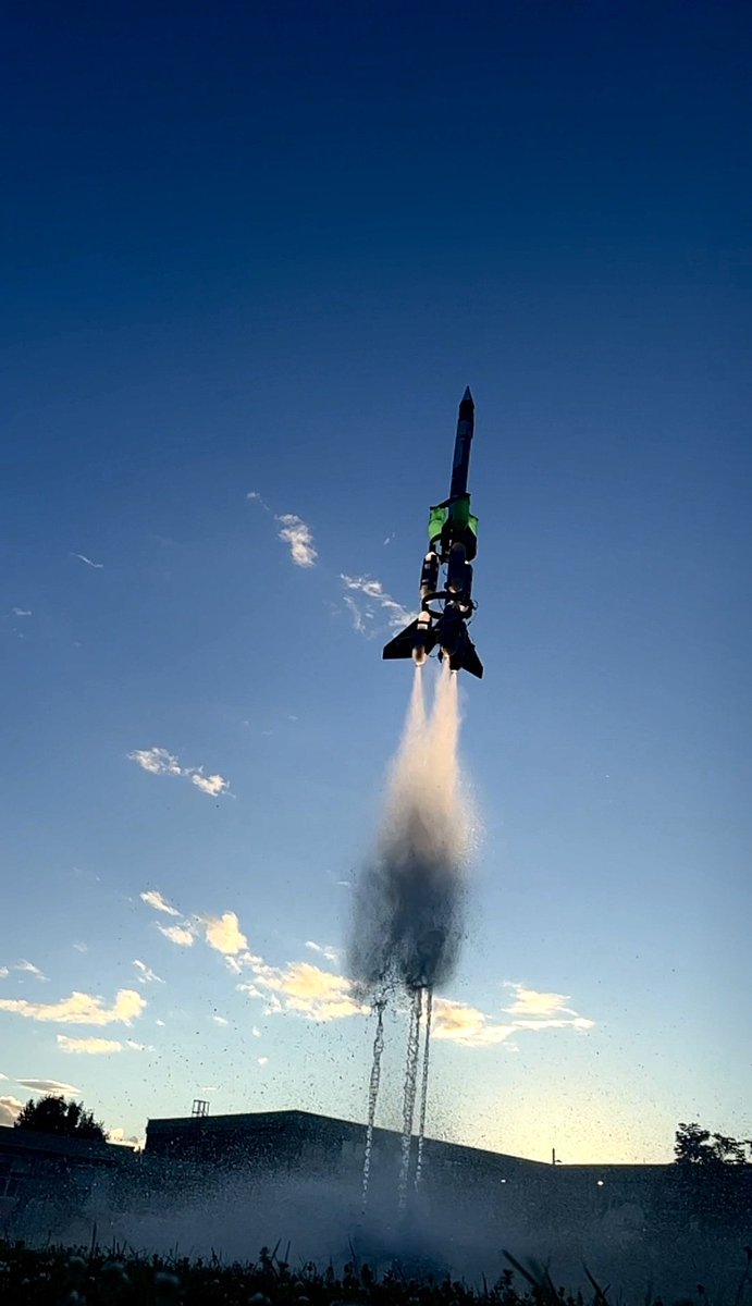 Universal rockets 🇨🇦 tweet media