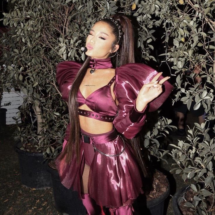 grandecoreee's tweet photo. First Coachella                        Last Coachella https://t.co/ZKDkzw4Q8h