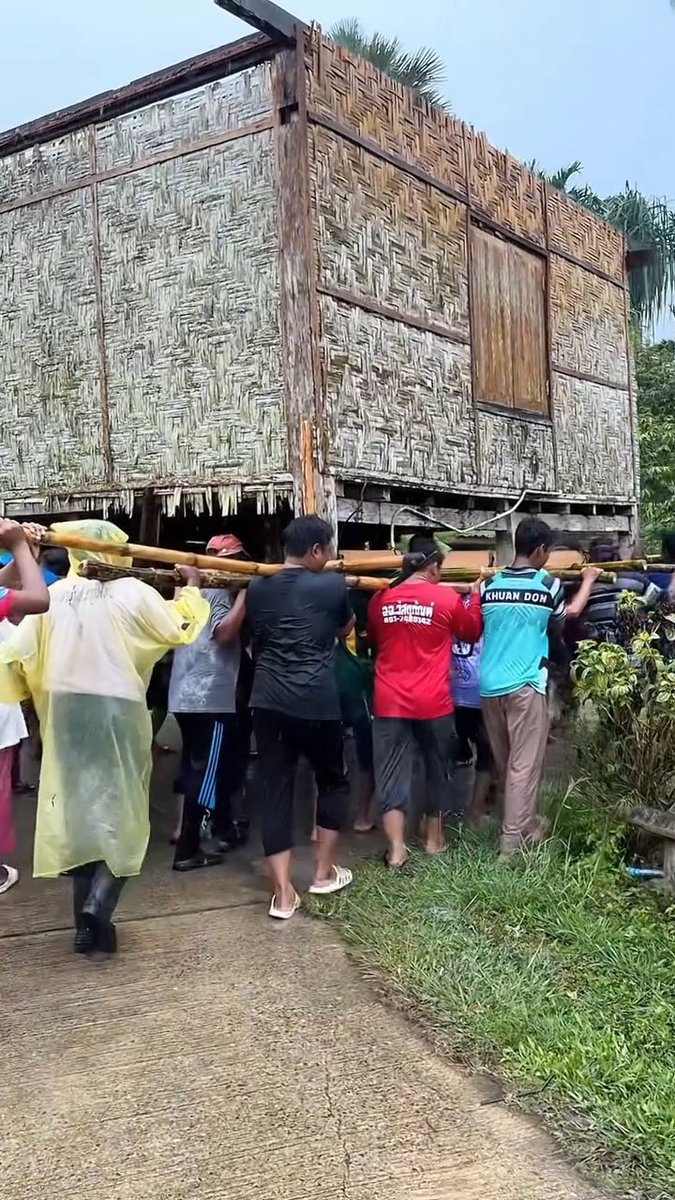 _dsharp's tweet image. me: เฮ้ยเพื่อน! วันอาทิตย์นี้ว่างป่าว ไปช่วยเราย้ายบ้านหน่อยดิ

*วันอาทิตย์*