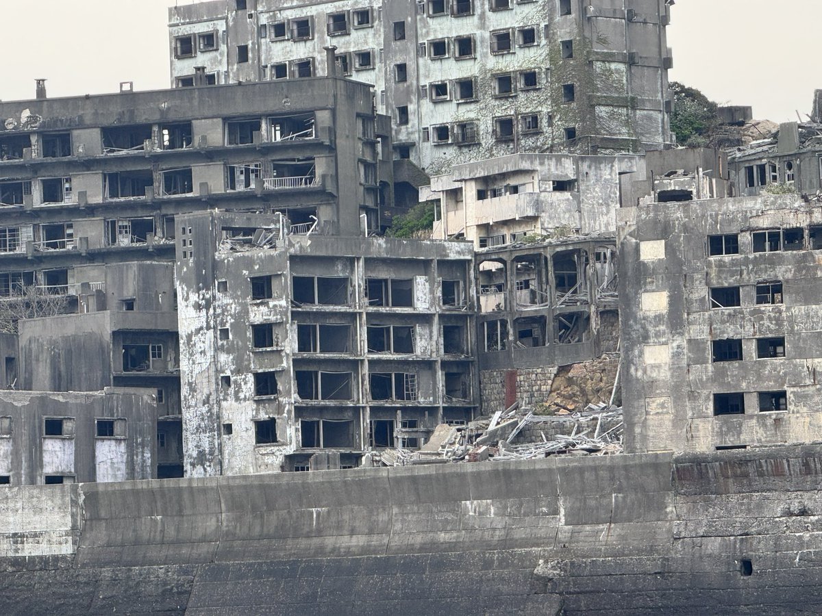 NBk52m's tweet photo. 軍艦島
ドラマ観てもう一度行きたくなった
事前に施設を予習していたので、前回より当時の生活を想像しながらみることができた
#旅行　#長崎 https://t.co/kM3kVQPb5v