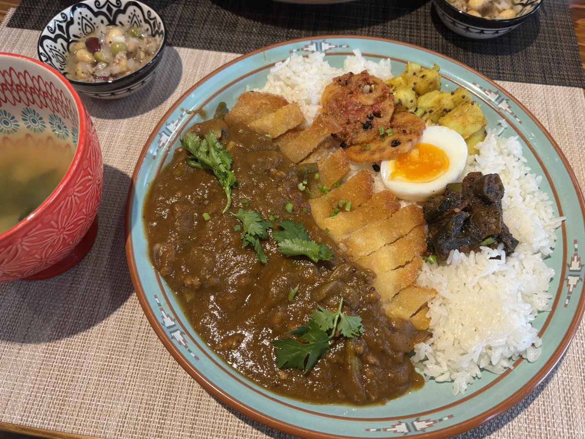 okuyamapavo's tweet photo. 土曜日の昼
念願のサブリさんのカツカレー🍛
紙カツの手前の厚みがカレーと絶妙にマッチ✨ 辛さはふつうで、
ご馳走様でした〜🤘🏻🌈
#サブリ
#代田橋
#subry
#カツカレー https://t.co/m5Knh4YcF6