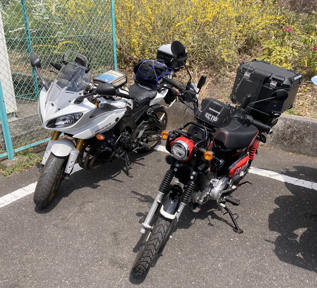 nakam_t's tweet photo. 今日は #Fazer8 が、車検で使えなかったので、クロスカブで奥多摩。
なんと小河内ダムでFazer8発見！ https://t.co/lE5eSHfyYh