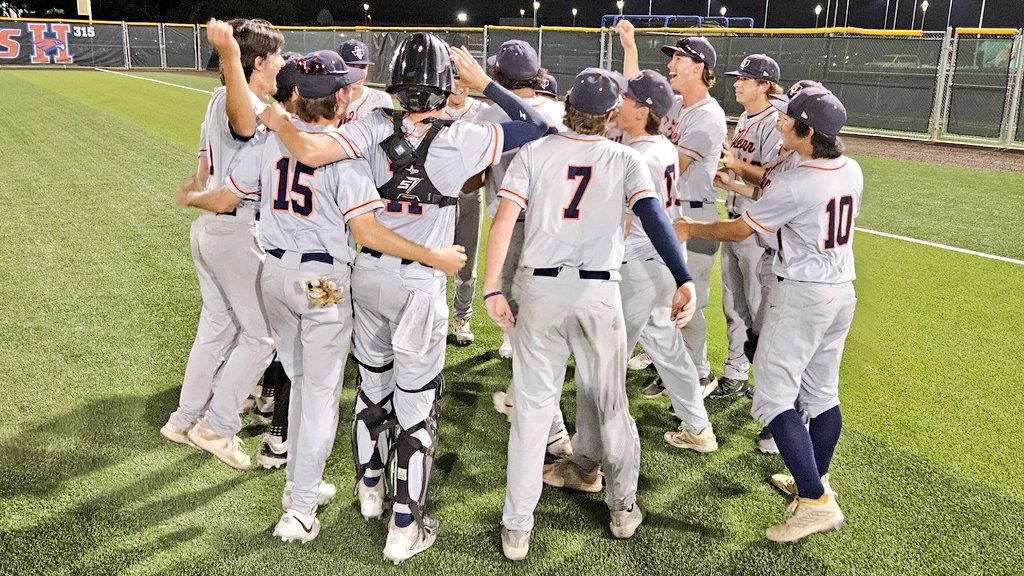 HUGE road win vs a stout, hard hitting Hays Team! Complete TEAM effort!!! Everyone stayed the course, made adjustments at the plate, played lock down defense, and did what was needed! Keep it rolling! #AllinforGlenn #ClawsUp