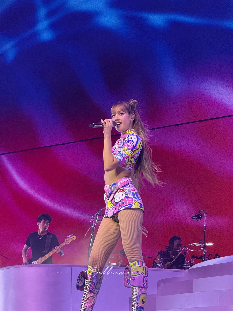 debbiew_u's tweet photo. Babe LISA is so sexy and amazing tonight😍⚡️🤍

THAICONIC LISA COACHELLA
#LISACHELLA
#Coachella2025 🍿 https://t.co/EGQVDuuNHN