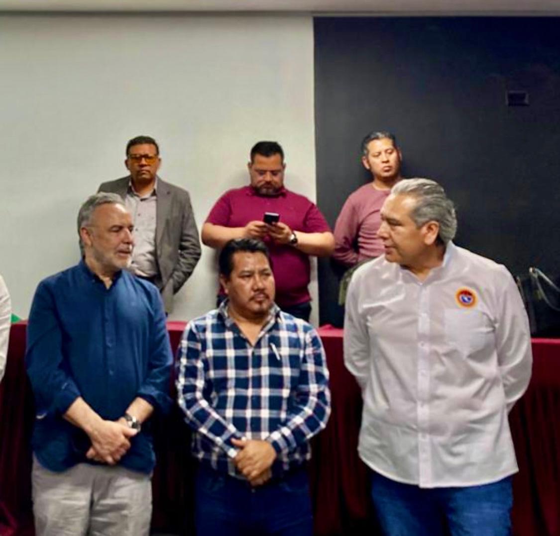 CTMPuebla's tweet photo. 1/2 Encabezados por nuestro Secretario General @leobardosoto Lideresas y Líderes sindicales de diferentes ramas industriales; integrantes de @CTMPuebla nos sumamos a la difusión de la campaña:

CONSTRUYENDO JUSTICIA 

para la renovación del Poder Judicial. Agradeciendo https://t.co/3M1H4Cs4aZ