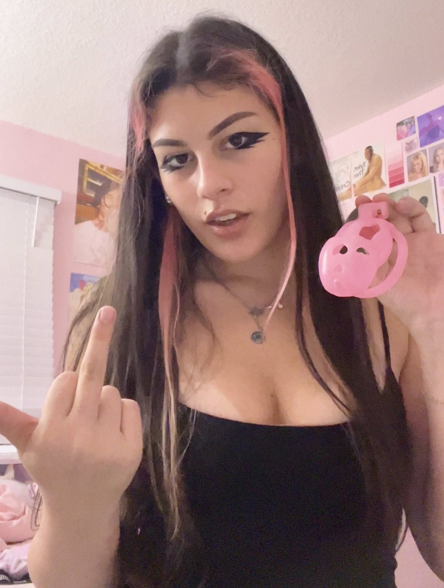 defnotvlone's tweet photo. @faeriesector @miamimulligan @Raindropsmedia1 “I’m actually fine as fuck” bitch you look like the little brother that dresses up like a girl in the hot chick movie 😭 https://t.co/IdVhkeeivL