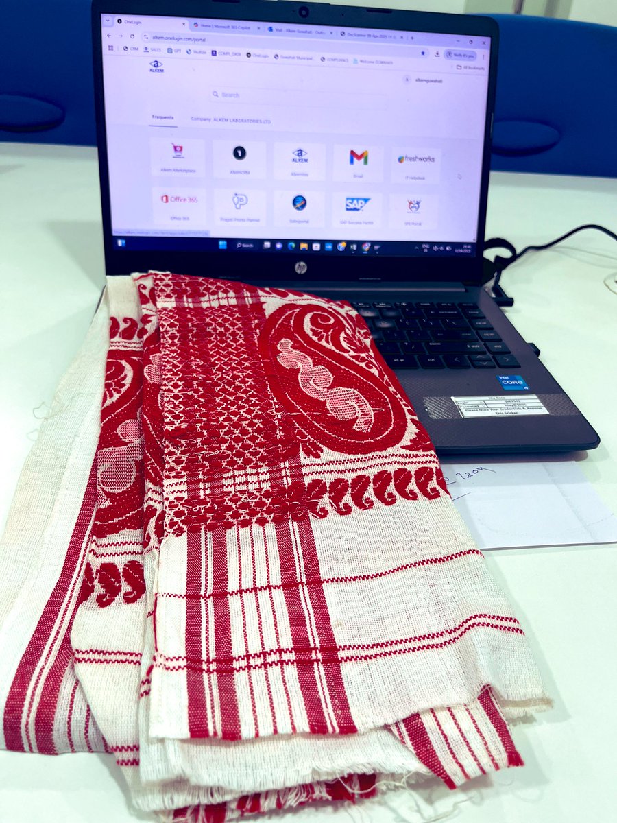 Jitu_Bora1's tweet photo. Woww 1st Bhiwan received from one of my Colleague. Thank u @Manoj . My colleagues are having own competition who will be the first one haha. So bless to be a part of these guys.. #BohagBihuvibe #Bihumain #Gamucha.. 🎉🎉🎉🎉🎉🙏🙏🙏 https://t.co/nl2OpysUiP