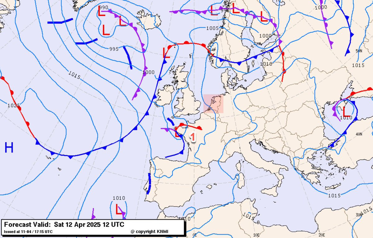 EdAldus's tweet photo. Weerbericht Rijnmond – Zomerse warmte vandaag, maar verandering op komst!

Vandaag hebben we in het Rijnmondgebied te maken met een typische lente-klassieker: een hogedrukgebied ten oosten van ons zorgt voor een zuidoostelijke aanvoer van droge en bijzonder warme lucht. En dat gaan we vandaag zeker merken! De temperaturen krijgen namelijk zomerse trekjes. Heb jij de barbecue al klaarstaan? Of misschien lonkt het strand wel, want ook daar wordt het vandaag ongewoon warm.

Het is vandaag in onze regio zonovergoten. De zon schijnt uitbundig en het blijft droog. Door de aflandige wind — wind vanaf land richting zee — wordt het zelfs aan de kust heerlijk warm. Vanmiddag lopen de temperaturen in het Rijnmondgebied lokaal op tot wel 24 graden. Daarmee is het flink warmer dan normaal voor deze tijd van het jaar. De wind waait uit het zuidoosten en neemt in de loop van de dag toe tot matig, windkracht 3 of 4. 

Wie vandaag het strand opzoekt, moet wel rekening houden met één ding: het zeewater is nog ijskoud. We komen tenslotte nog maar net uit de winter. De temperatuur van het zeewater ligt momenteel rond de 10 graden. Even met de voeten in het water kan heerlijk verfrissend zijn, maar echt zwemmen is nog voor de bikkels onder ons.

Ondertussen gebeurt er boven de Golf van Biskaje ook iets interessants. Daar ontwikkelt zich een lagedrukgebied (1), dat zich richting Bretagne verplaatst. Dit systeem gaat in de nacht naar zondag en morgenochtend de warme lucht uit onze regio verdrijven. En dat is natuurlijk goed nieuws voor de deelnemers aan de marathon! In mijn volgende weerbericht (straks) kom ik daar uitgebreid op terug en vertel ik je alles over de verwachte weersomstandigheden tijdens het hardloopevenement.

Wordt vervolgd!