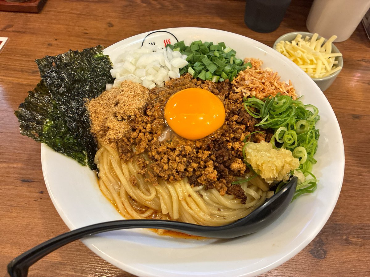 mirait207's tweet photo. 担々麺のはこにて台湾まぜそば300g🇹🇼＋チーズ🧀＋白いごはん🍚
辛さ2、痺れ3で🙋‍♂️

チーズトッピングが大正解🙆めちゃくちゃ美味い😋
次回はチーズマシマシにしようかな🤔 https://t.co/6rhL6TXEwM
