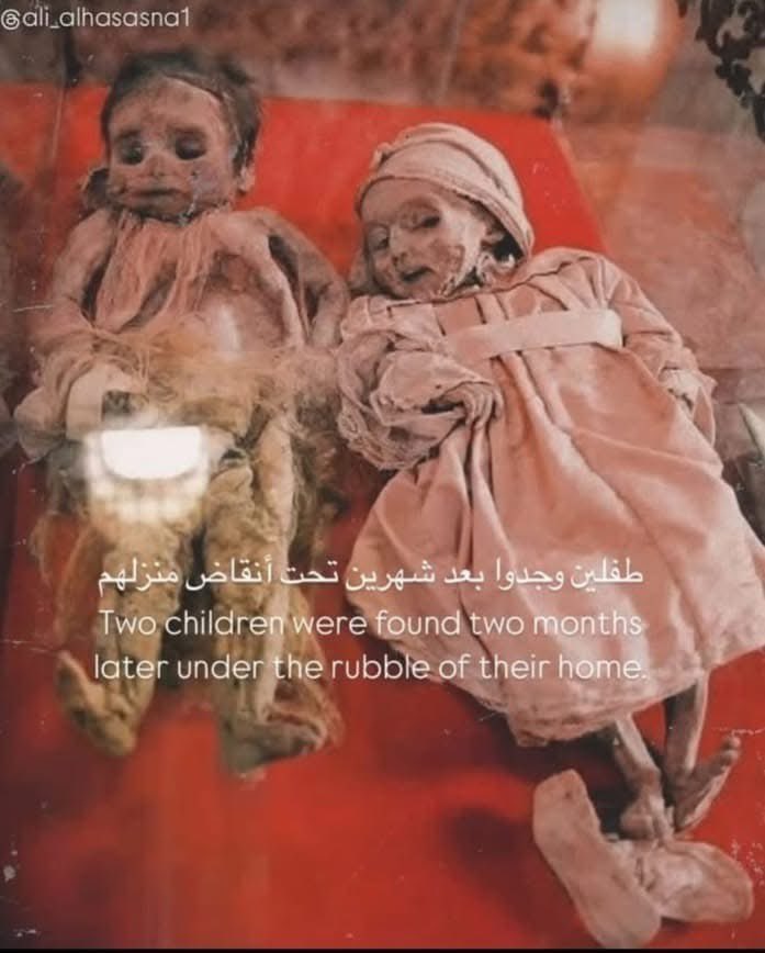 SoftWarNews's tweet photo. Dua anak ditemukan dua bulan kemudian di bawah reruntuhan rumah mereka di Gaza

#GazaHolocaust