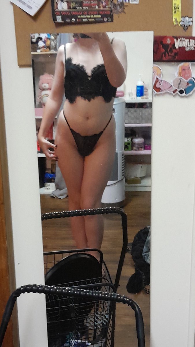 GobbyLolo's tweet photo. My new sexy lingerie 🖤🖤🖤 https://t.co/RLjs6ThaUF