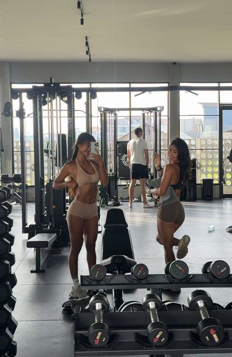 maeurnsmile0's tweet photo. Gym time with my girl 
#fitness #Filipinofinest #stayhealthy https://t.co/InPfzJcaHt