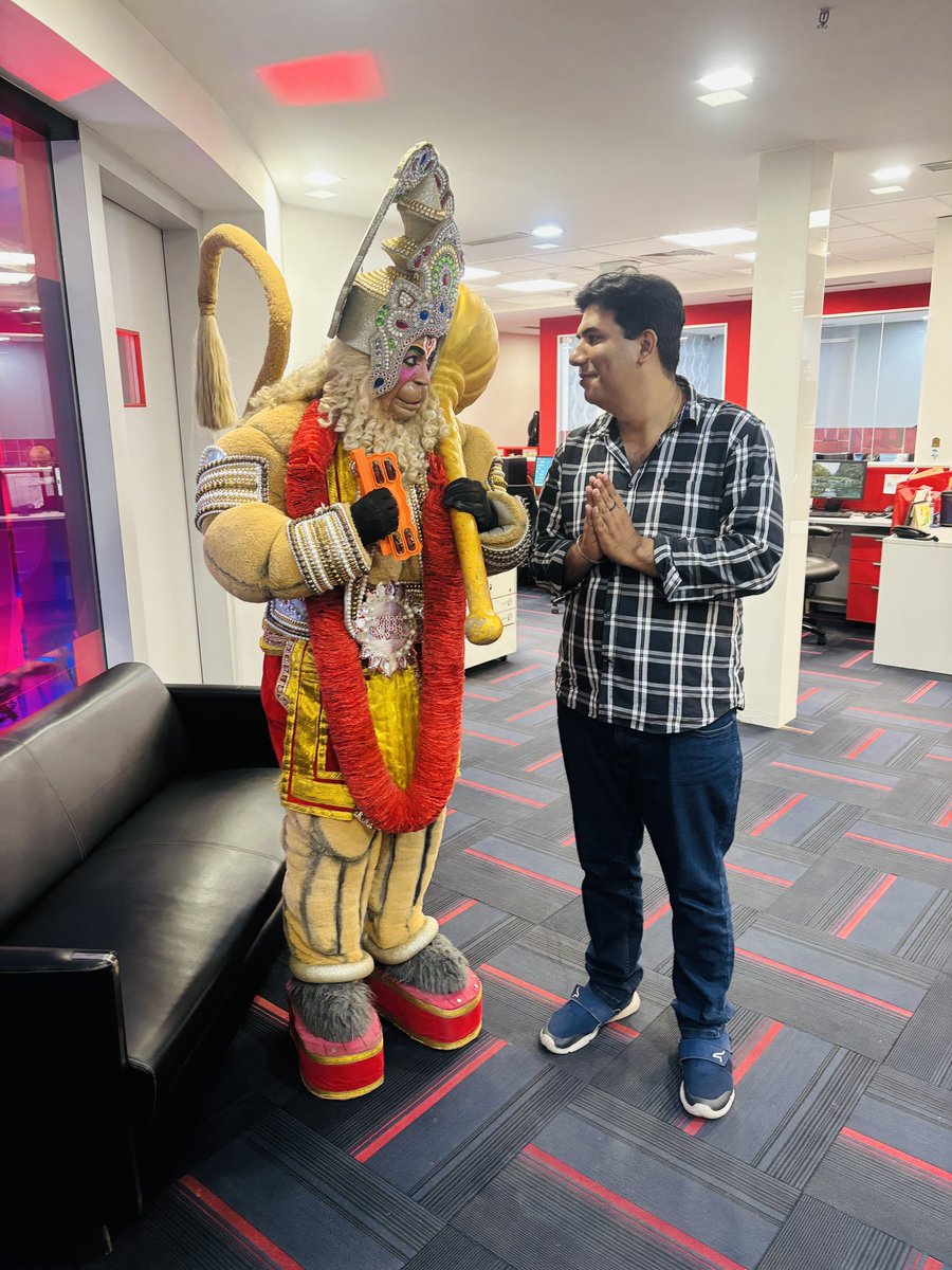 बजरंग बली की शरण में , मशहूर कथावाचक रसराज जी महाराज , विद्वान चिन्मयानंद बापू जी महाराज , और कथावाचिका कृष्णप्रिया जी के साथ बजरंग बली पर सार्थक शो संपन्न हुआ ।

आप सभी को हनुमान जयंती की बहुत शुभकामनाएं 🙏

#HanumanJayanti 
#HanumanJayanti2025 
#hanumanjanmotsav2025