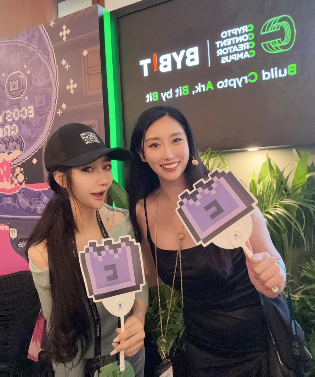 angelainweb3_'s tweet photo. 来@MemeCore_ORG 的展台玩🩵🩵🩵🩵
Meeting us @Jellyweb3 at Bybit @Bybit_Official event @benbybit https://t.co/58W6Z8VejH