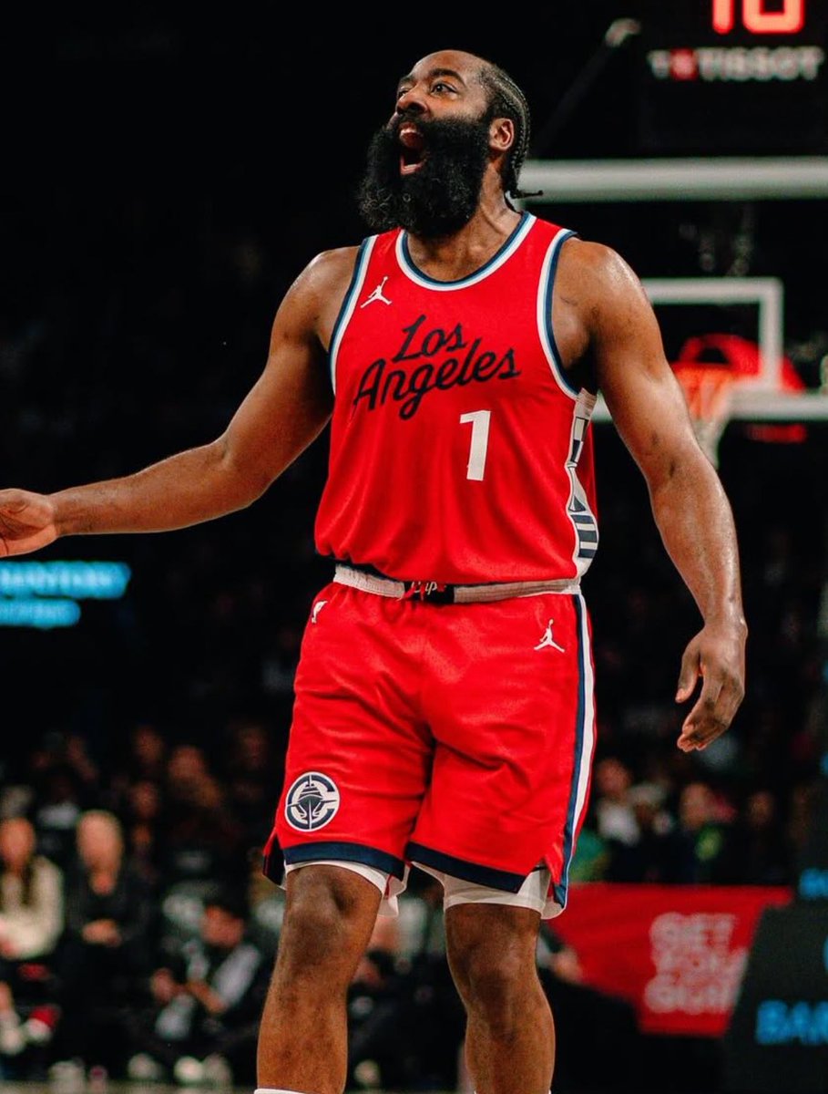 TheHoopCentral's tweet photo. The Clippers have won 7 straight games. 🔥

LAC is a problem in the West. https://t.co/2BxpgU7NXZ