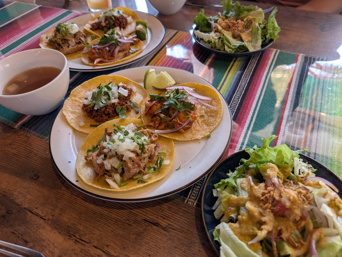 kasuyatamaki's tweet photo. 近所のタコス屋さんへ🌮
双子弟とlunch🍽
グルメ舌の子がとても美味しいと太鼓判。
#上尾グルメ
#タコス
#メキシカン
#iries https://t.co/HfIICXkTj3