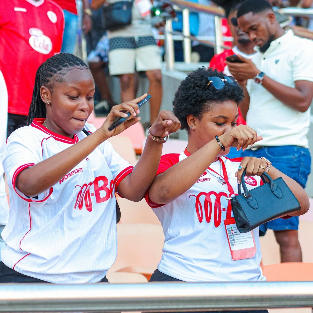 simbaSCPictures's tweet photo. Hawa ndio mashabiki wenye furaha zaidi Tanzania 🦁.

#NguvuMoja https://t.co/VEBGzrexMO