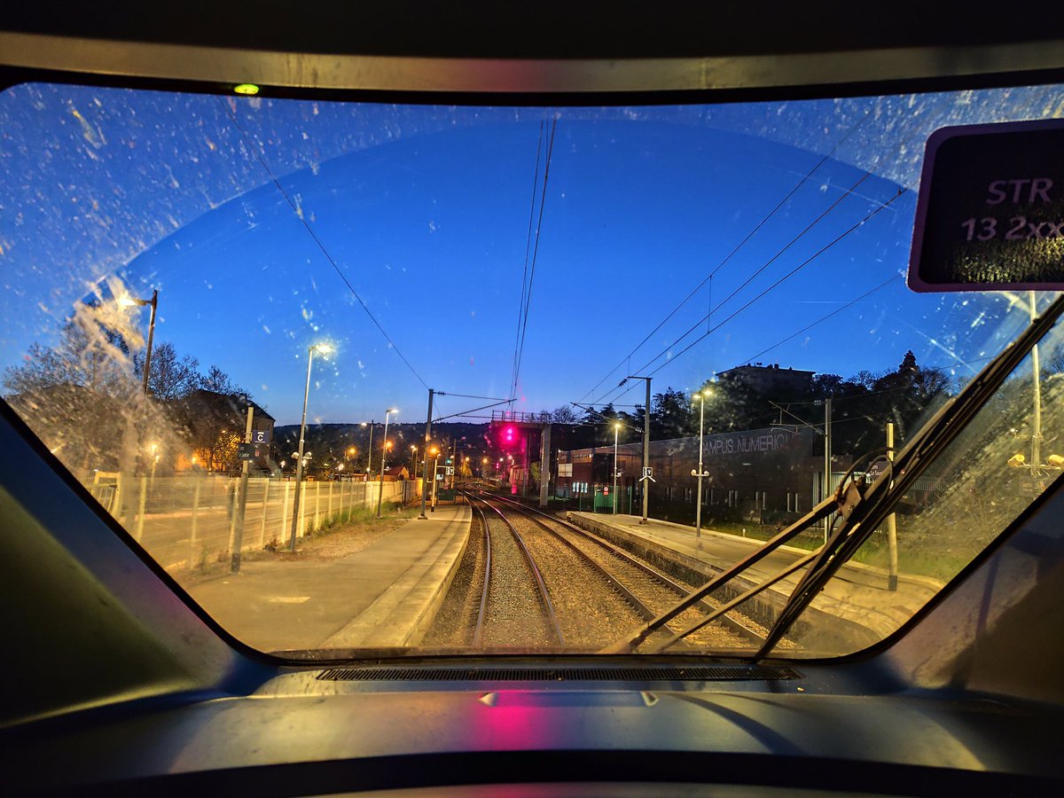 ADCDijon's tweet photo. Hello Twitt'X,

Je vous retrouve ce matin au départ de Lons-le-Saunier pour le @TER_BFC_Trafic 895900, direction Besançon 🌛
Je vous emmène ensuite entre Besançon et Mouchard 🌞

Belle journée à tous !

#TeamTrain #TRAINMobigo #SNCF #TERBFC https://t.co/dhyRw2zVoc