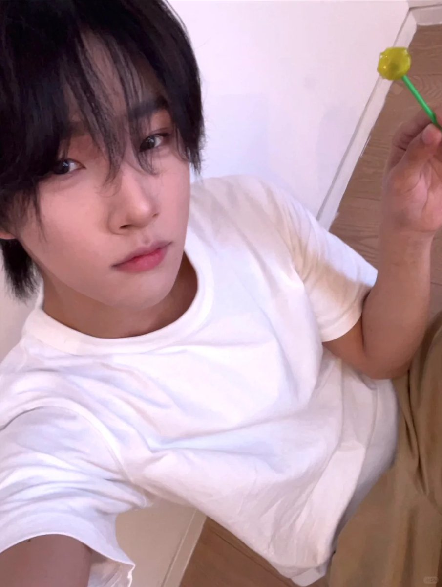 avadaakedavra's tweet photo. @TamagoPost ㅤ ㅤ

H, 2000, he/him, 𝑐𝑟𝑜𝑠𝑠𝑑𝑟𝑒𝑠𝑠𝑒𝑟.
Terobsesi dengan makeup dan pakaian cantik.

Tengah mencari kawan yang tidak masalah dengan hobi saya. Mari berkawan?
(MDNI)

ㅤ https://t.co/hXnYVKvHjm