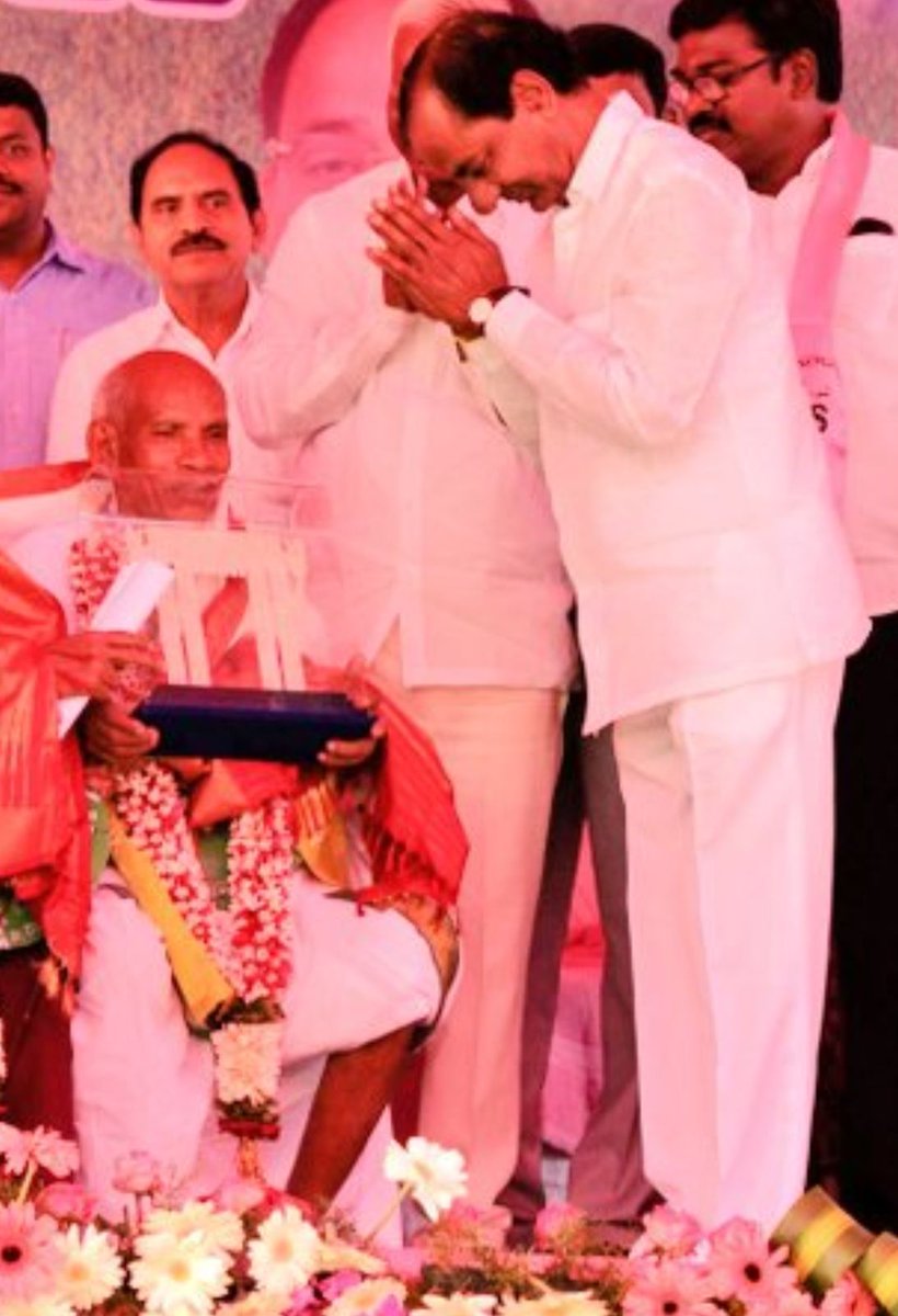 KTRBRS's tweet image. ప్రకృతి మాత ముద్దుబిడ్డ, పర్యావరణ పరిరక్షణే తన జీవిత ఆశయంగా బ్రతికిన పద్మశ్రీ అవార్డు గ్రహీత వనజీవి రామయ్య (దరిపల్లి రామయ్య) మరణం పట్ల ప్రగాఢ సానుభూతిని తెలియచేస్తున్నాను.

వృక్షో రక్షతి రక్షితః అనే నినాదాన్ని ప్రతీ రోజూ పాటిస్తూ.. కోట్ల మొక్కలు నాటిన వనజీవి రామయ్య గారి మృతి…