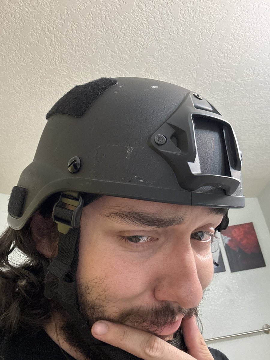 WELDHAWK's tweet photo. I HATE HELMET RAILS I HATE THEM https://t.co/KqGYY1Nnp1