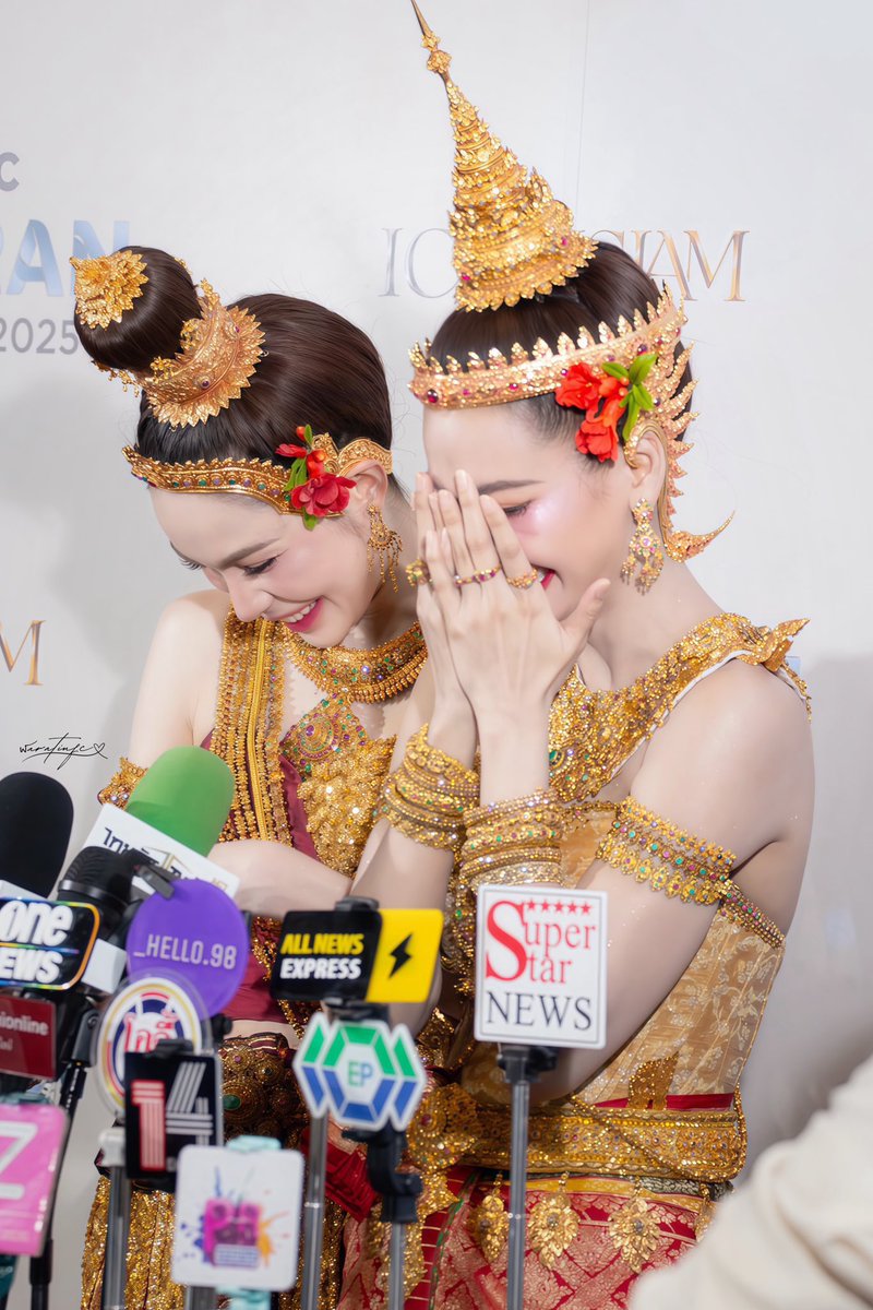 EWaraha's tweet photo. นาง ทุงษะเทวี นางสงกรานต์ ปี พ.ศ 2568 🪽
ขอบคุณ @iconsiam นะคะ เป็นเกียรติมากๆค่ะ 🙏🏻 สานฝันพวกเรามากค่ะ 🤍
ขอบคุณชุดไทยสวยๆ และเครื่องประดับ มูลค่ากว่า 10 ล้านบาท
จากคุณโจ๊ก และครูไก่แก้ว และทีมงานทุกคนด้วยนะคะ 
ขอบคุณแฟนคลับที่มาหากันด้วยนะคะ 🤍
(แอดมินไอคอนสยามน่ารักมากๆ) ☺️🤍 https://t.co/Wj3qY7QUcN