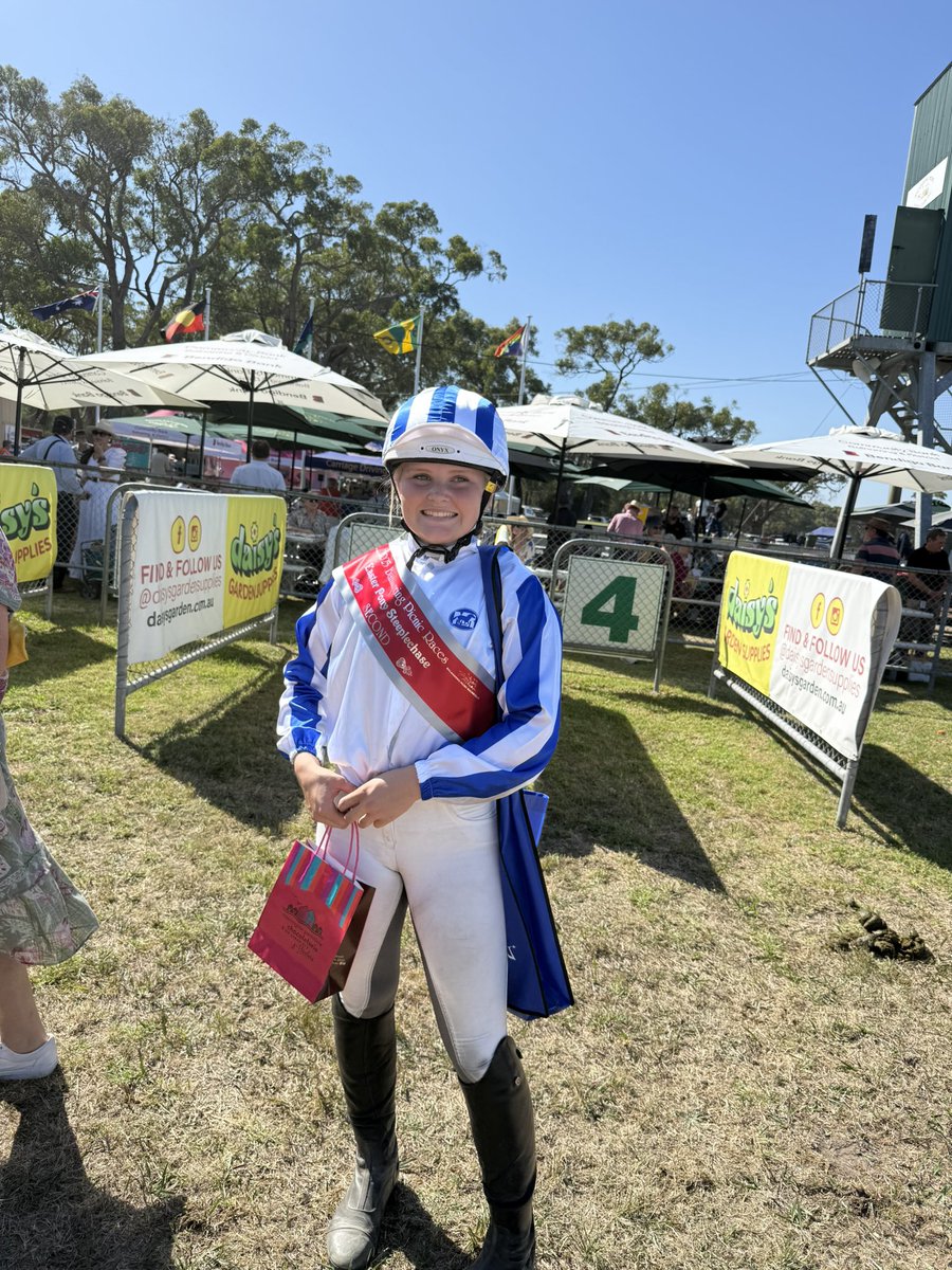 hazzassassin's tweet photo. @moodyracingpgm thanks Peter Moody racing for sponsoring the Pony Race at Balnarring what a great day at Picnics 
Ruby Fraser was honoured to wear your colours 👍🏻
Hopefully one day she can at Flemington 
#hygain #choclatier #moodyracing 
Thanks to all sponsors https://t.co/MOPMnGq9Gz