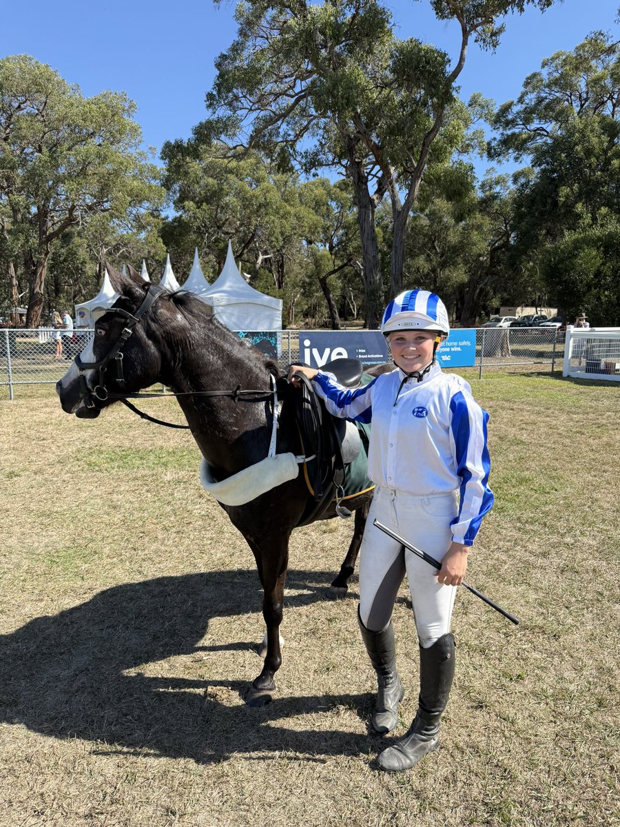 hazzassassin's tweet photo. @moodyracingpgm thanks Peter Moody racing for sponsoring the Pony Race at Balnarring what a great day at Picnics 
Ruby Fraser was honoured to wear your colours 👍🏻
Hopefully one day she can at Flemington 
#hygain #choclatier #moodyracing 
Thanks to all sponsors https://t.co/MOPMnGq9Gz