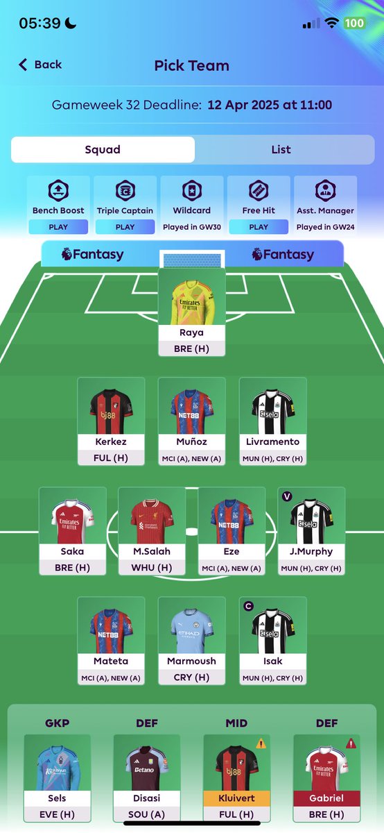 ARhodes95's tweet photo. @GameweekGuru Hey mate what would you do here? 2 FT’s £0 ITB can’t decide whether to BB or TC Isak https://t.co/CJx55BtLkG
