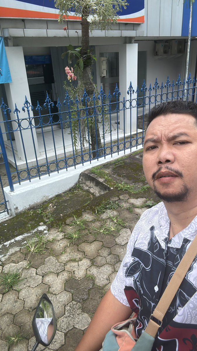 trysatyaku's tweet photo. Yuk Dolan mumpung libur 2 hari hehehe #surabaya #malang #gaysda #malkot https://t.co/EodXMhSEP5