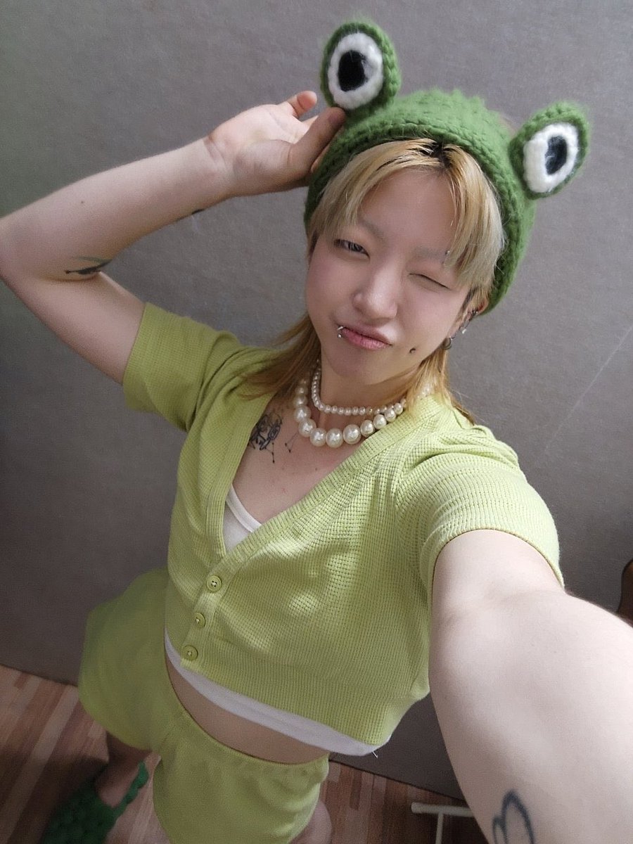 준 그린 (June Green) tweet media