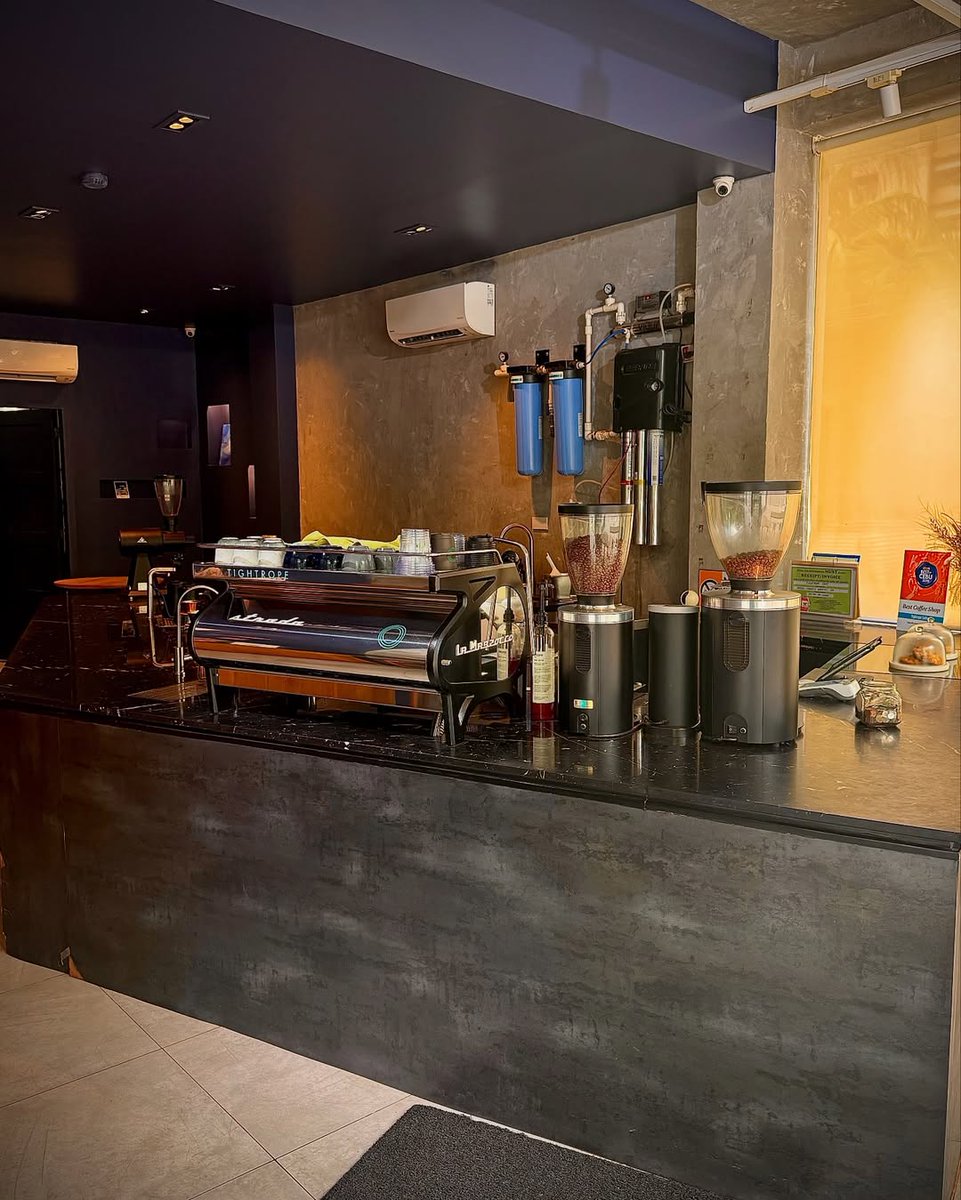 Tightrope Coffee
M. L. Quezon Avenue, Cebu City

Minimalist space with clean lines and soft lighting sets the tone. The bar is front and center—built for serious coffee work.

#CebuCoffee
#SpecialtyCoffeePH
#ThirdWaveCoffee
#CebuCityCafe
