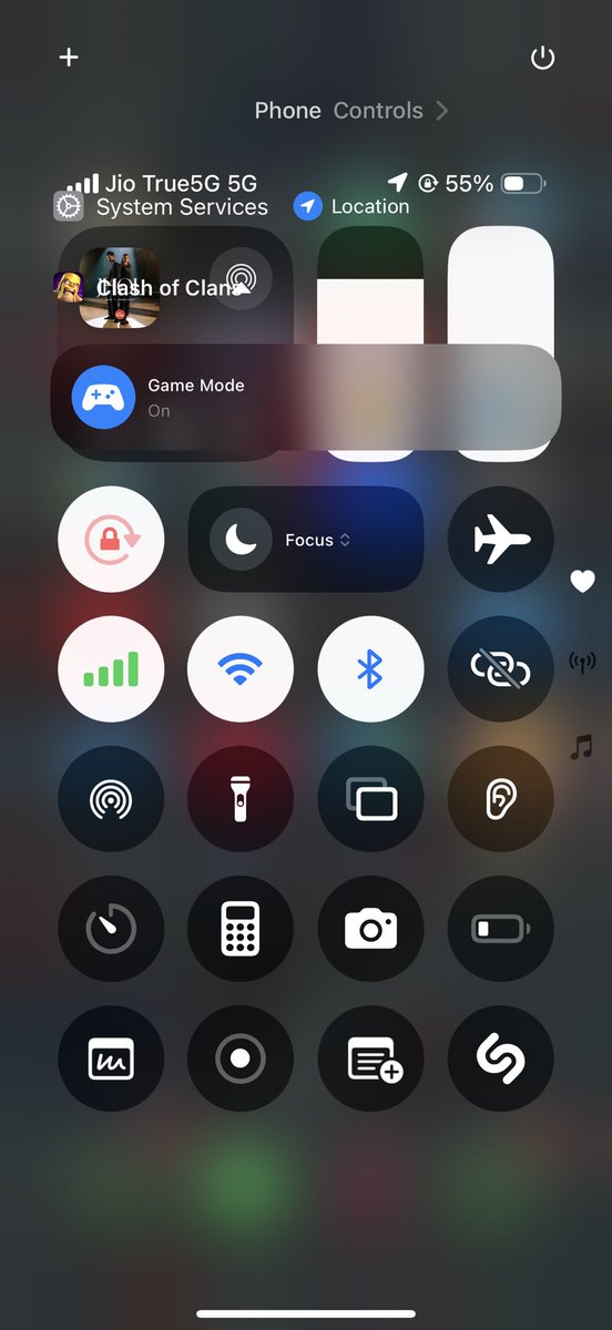 sunil_adari's tweet photo. @Apple @craigfederighi @tim_cook I  don’t know have to regret or restart my phone after ios 18.4 update. Got this bug https://t.co/U3WBHUyHEm